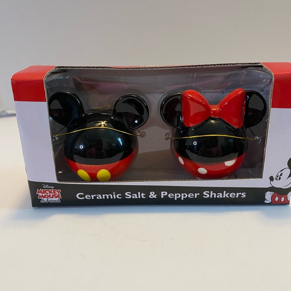 Disney Mickey Minnie Mouse Ceramic Globe Salt Pepper Shakers Head Ball Classic